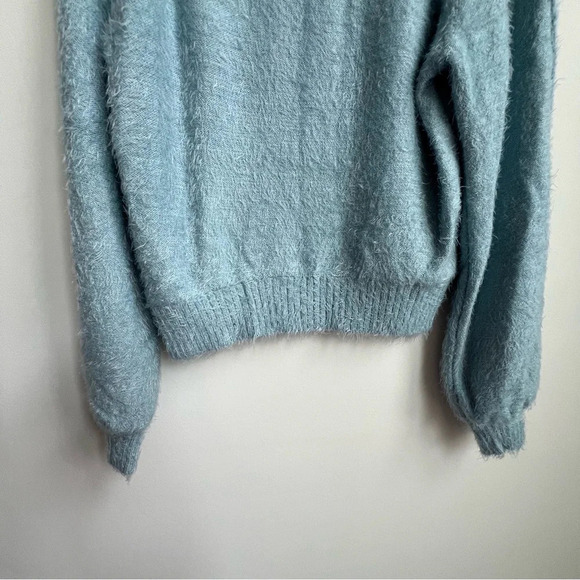 Show Me Your MUMU Women XS Vienna Sweater Frosty Blue Knit Shaggy Furry Winter - Picture 12 of 14